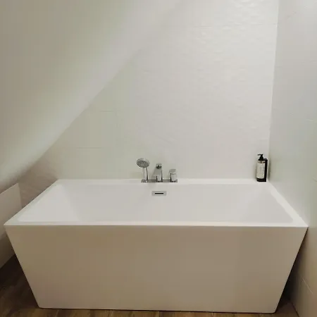 Osada Prado מלון Michalkowa